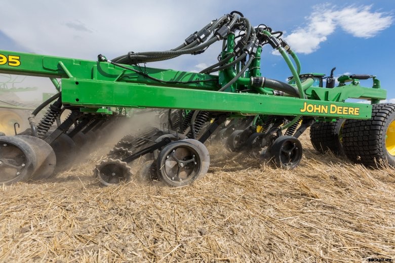 John-Deere-60-foot-close-up